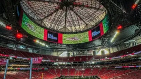 “2025年2月12日亚冬会中日冰舞对决：激烈竞争呈现”