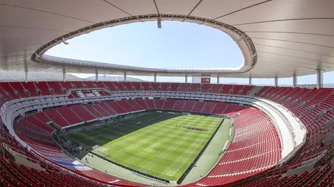 詹姆斯刷新历史：总出场数季后赛与常规赛并列榜首